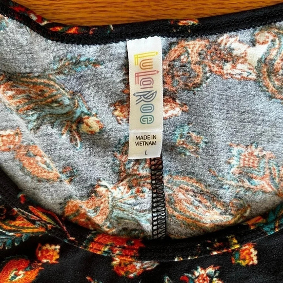 LuLaRoe Classic T - Picture 4 of 7